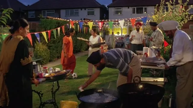 Sút Như Beckham 2002 Vietsub HD - TVHay Sút Như Beckham 2002 Vietsub HD - TVHay