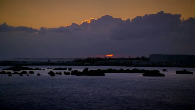 Hình ảnh trong phim Đội Đặc Nhiệm Hawaii (Phần 1) trên TVHay Hình ảnh trong phim Đội Đặc Nhiệm Hawaii (Phần 1) trên TVHay